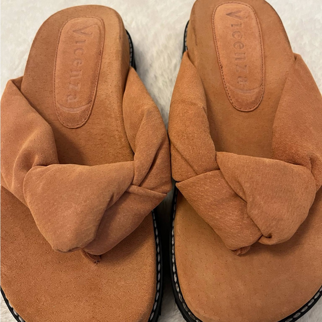 Women's Tan Sandals Nwot Size 6.5.